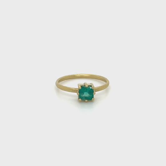Beautiful Emerald Green Gold Ring